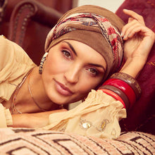 Laden Sie das Bild in den Galerie-Viewer, Scarlett Christine Headwear Kopfbedeckung für Frauen mit Alopecia und Chemotherapie
