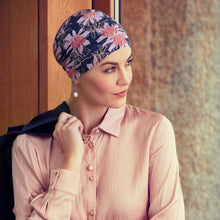 Laden Sie das Bild in den Galerie-Viewer, Yoga Turban Christine Headwear für Frauen mit Alopecia oder Chemotherapie
